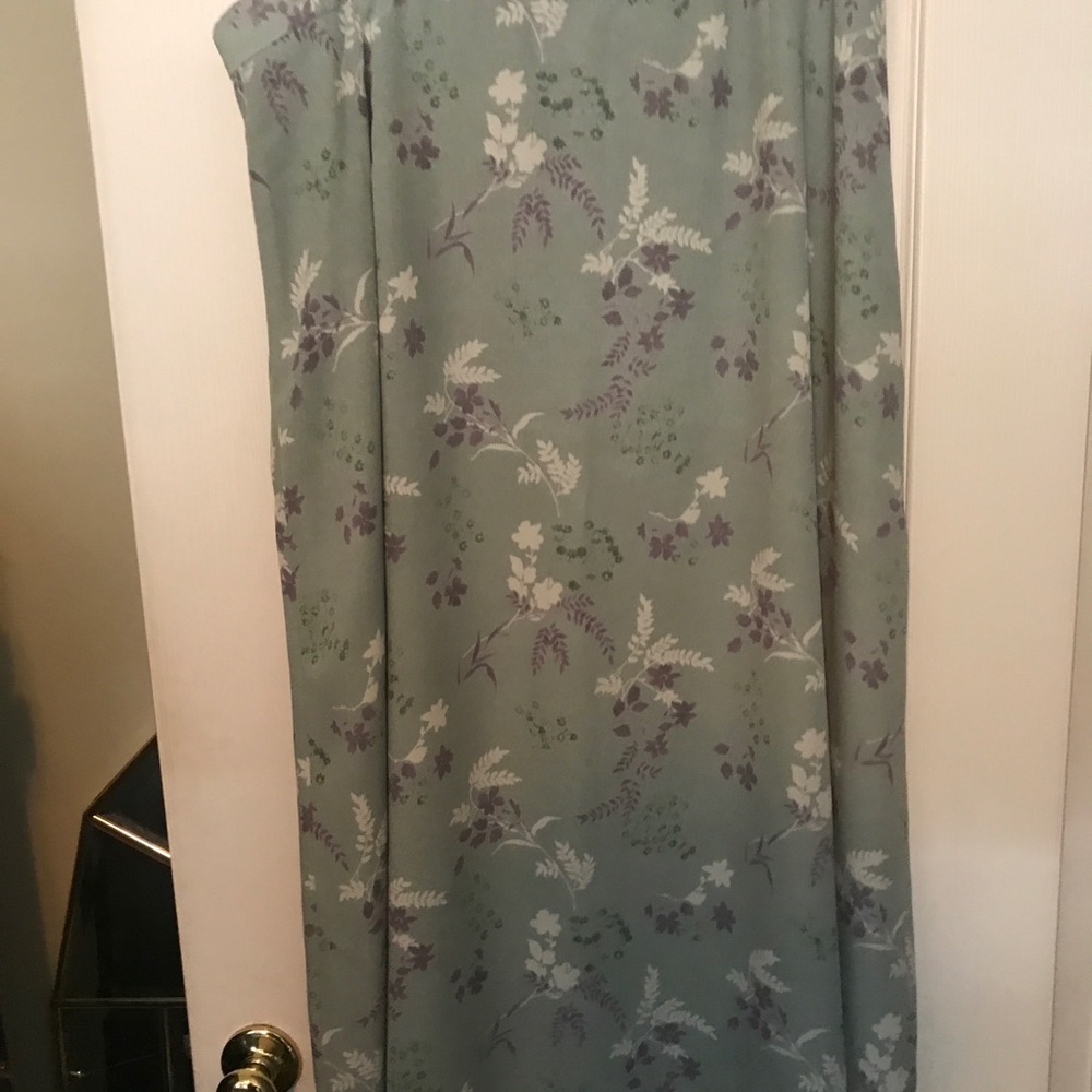 Designs Women Sage Floral Skirt - 22/24